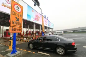 国庆七天小客车免收高速公路通行费！走ETC车道不抬杆，你碰到过吗图片