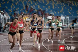 四川接力一金一银完美收官 杨磊加冕三金王图片