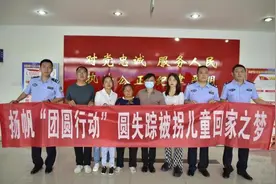 她在儿子走失的火车站等了32年，见面后只说了一句话……图片