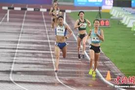 田径女子3000米障碍决赛：甘肃张新艳夺冠图片
