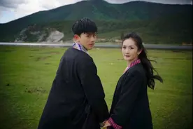 张杰发文庆祝与谢娜结婚十周年 晒牵手合照撒狗粮图片