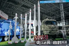 歼-16D首次亮相，月壤也能看到，珠海航展即将启幕，小时新闻记者提前探营图片