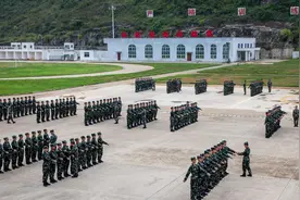 武警广西总队：适应性训练助力新兵迈好军旅第一步图片