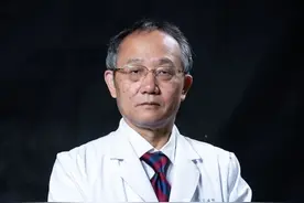 四川大学华西医院教授捐款1亿，设专项基金培养优秀住院医师图片