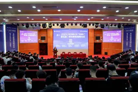 培养“互联网+”复合型人才 电子科大与19家企业签约图片