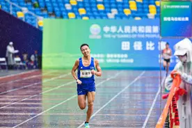 九江运动员彭建华获全运会男子马拉松银牌图片