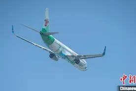 南航“青春珠海号”及“A350墨镜侠”飞机亮相珠海航展图片