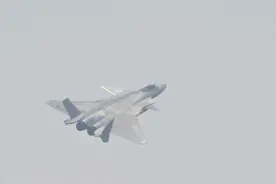 9吨水从天而降，两只“黑鹰”掠过天空……航展里的“大国重器”图片