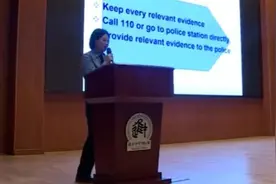 不会用英语上课的检察官不是好老师，上海开讲英文反诈第一课视频封面