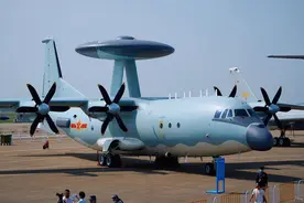 新型空警500首次亮相中国航展图片