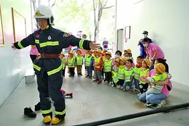 小小消防员图片