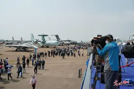 第十三届中国航展在广东珠海举行图片