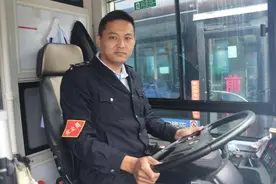八旬老人负气离家出走，菏泽城际公交驾驶员用爱心照亮回家路图片