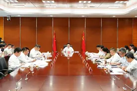 扛起“主阵地”使命担当 激发“排头兵”昂扬斗志！高新区专题传达学习市第十三次党代会精神图片