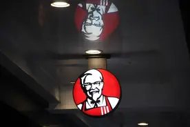 “无鸡可炸”？美国肯德基无骨鸡肉短缺，连广告都不敢做了……图片