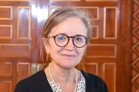 突尼斯总统任命首位女总理，曾留学法国，先前在突尼斯的高校任教图片