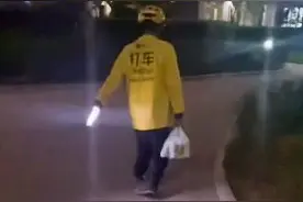 为梦想奔跑，银川一残疾外卖小哥送餐让人敬佩又心疼图片