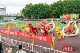 舞龙舞狮还有奥运元素，这所中学的运动会燃爆了图片
