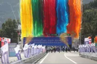 城开高速谭家至赵家段今日通车 带动开州当地旅游产业建设发展视频封面
