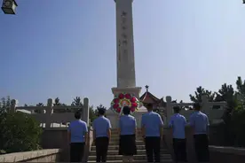 海阳赵疃地雷战信号山遗址举行“烈士纪念日”公祭活动图片