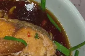 高速服务区的鲍鱼里吃出一窝蛆，江苏镇江监管部门展开调查图片