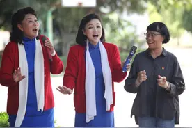 一堂生动的艺术教育课 两代“江姐”与张桂梅同唱《红梅赞》图片