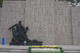 追光吧，少年！——在上海龙华烈士陵园读懂“21世纪新青年”图片