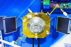 上海研制的“太空油罐车”首度亮相珠海航展，可为卫星续航图片