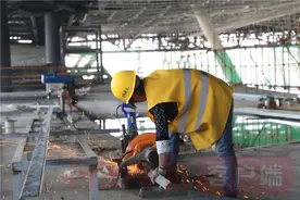 献礼国庆 郑州南站全力推进工程进度图片