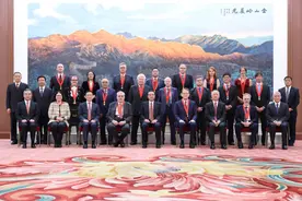 深圳高校两位外国专家获中国政府友谊奖图片