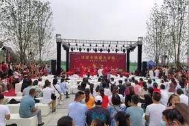 一日可吃遍四川183区县美食 成都市郫都区川菜小镇今日开街图片