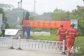 乐广高速危运车罐体渗漏？应急演练图片
