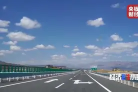 超级硬核！穿越戈壁无人区，这里修起2800多公里绝美天路图片