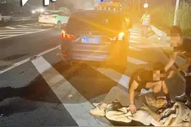 惊险！怀胎七月的孕妇躺在高速上……图片