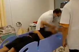 员工欠外债轻生，暖心老板主动帮还债视频封面