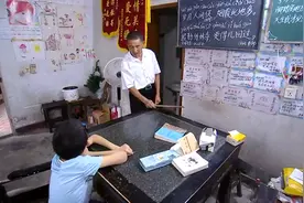 “我做梦都想读书”！只为一个学生 老教师退休十余年又返岗图片