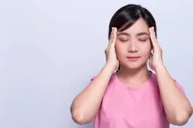 17岁女孩头痛到休学，一个月有20天受折磨！医生用这种“毒素”治疗她图片