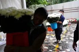揭秘：向人民英雄敬献的花篮是怎么做的？图片