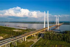 “一桥飞架南北，天堑变通途”——从不断架起的长江大桥看“中国桥”建设发展成就图片