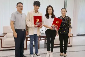 凤凰传奇和张杰被授予“张家界旅游复苏宣传大使”图片
