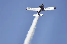 山河航空“阿若拉”亮相珠海航展 为航展唯一进行飞行表演的轻型运动飞机图片
