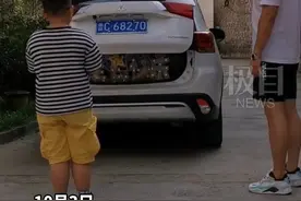 “男孩生日收到40本书发懵”乐翻网友，母亲：这套书以前都是借给他看图片