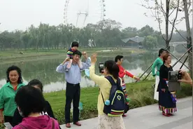 家门口的健身打卡地，刚开园的龙潭中湖公园人气爆棚视频封面