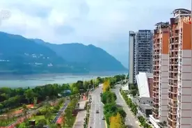 「祖国颂·美丽中国」重庆云阳：江与城市相映 人与自然相融图片