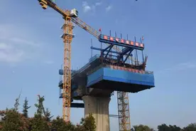 国庆我在岗｜潍烟铁路工人坚守岗位，建设最美的风景线​图片