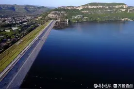 卧虎山水库喝饱，“青青草原”变美丽大湖，济南保泉有了家底图片