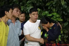 泪目！国庆节当晚，失散27年的儿子终于回家了图片
