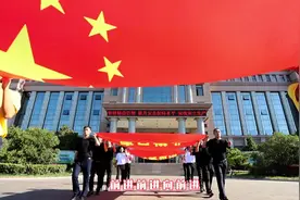天南地北山能人 歌声共抒爱国情视频封面