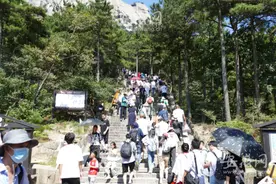 国庆假期过半，天柱山接待游客量基本保持平稳图片