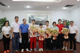 全红婵陈艾森张雁全回广州母校，向师弟师妹分享奥运心得图片